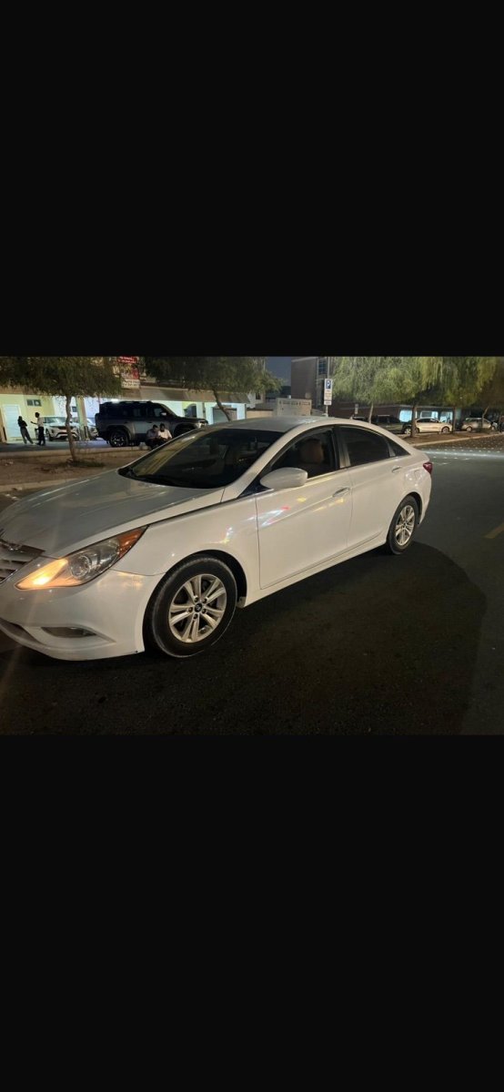 Clean Hyundai Sonata 2011 Lady Driven