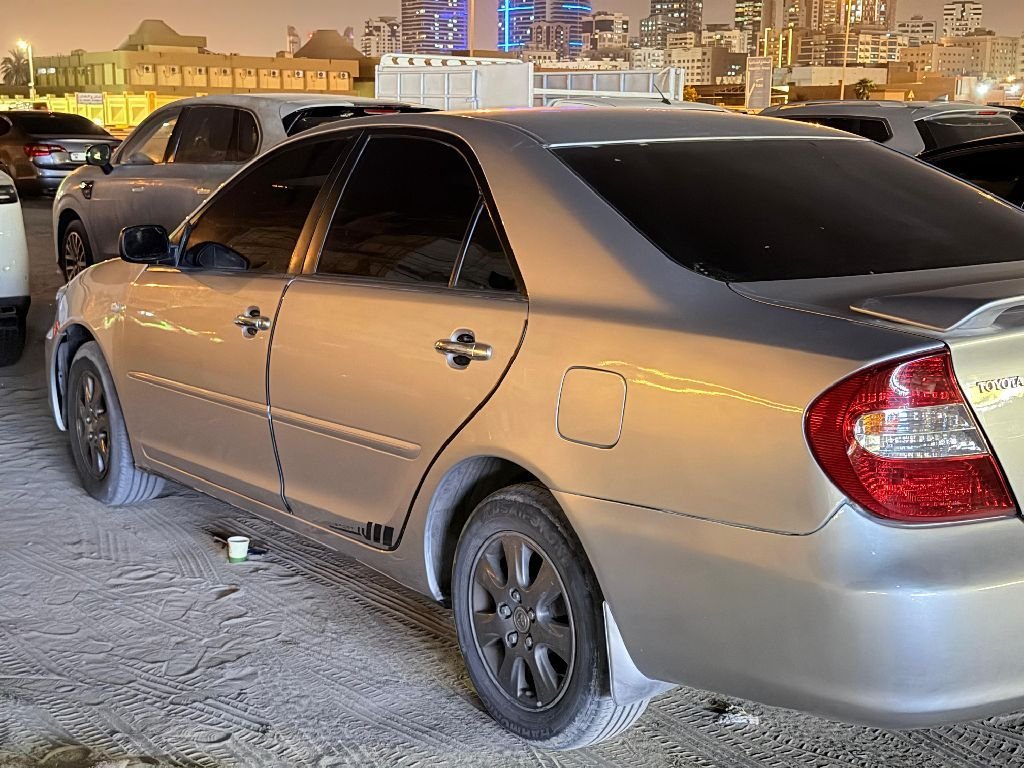 كامري 2004 فضي أوتوماتيك 4000كم - سيارات - صورة 4 من 5