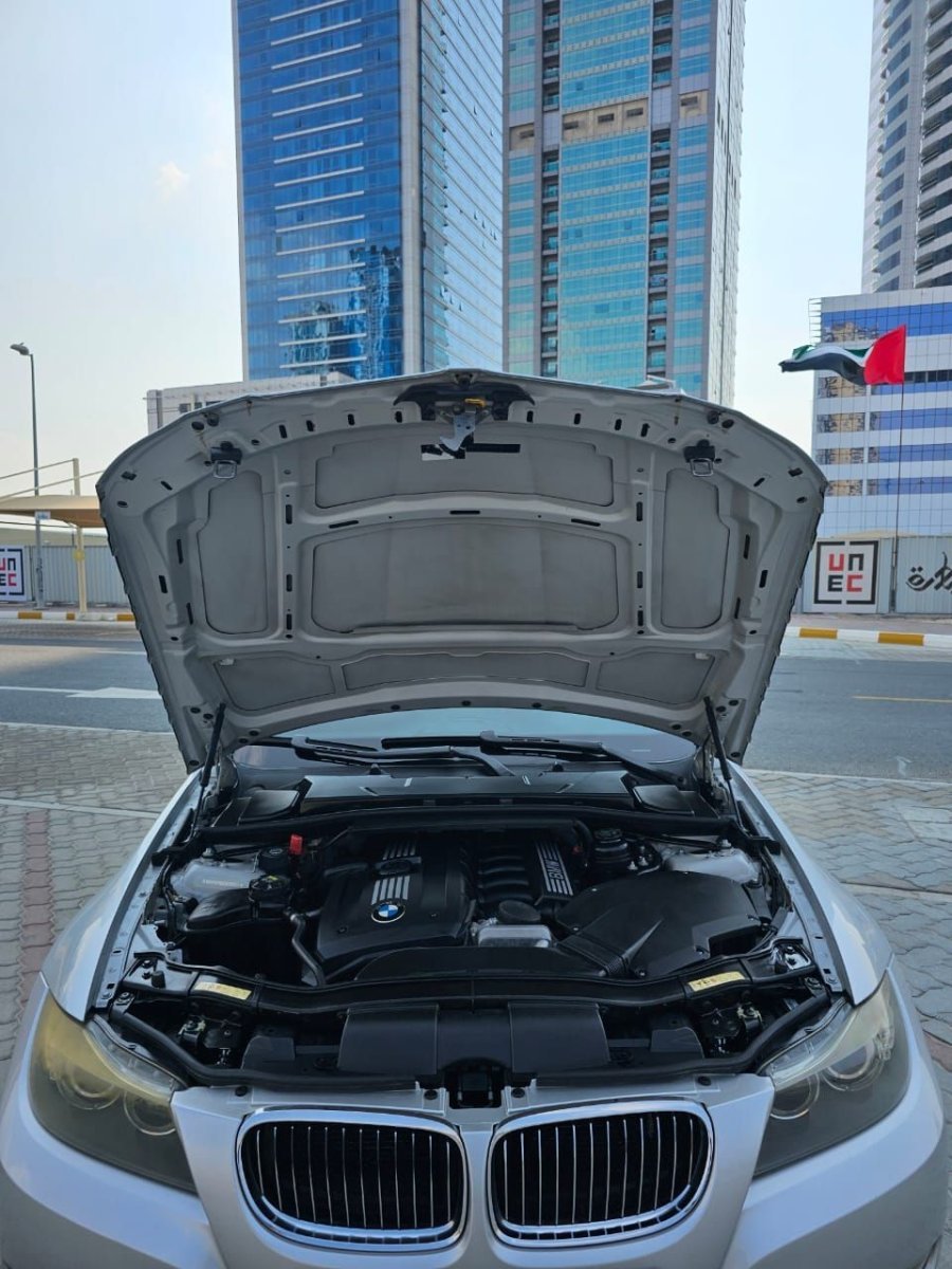 بي إم دبليو 325i 2010 بحالة ممتازة خليجي