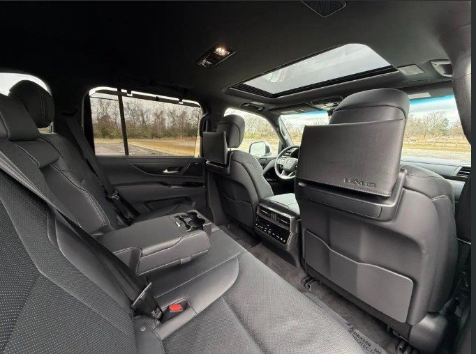 2023 Lexus LX600 4WD Gcc Full Options 16,200KM - سيارات - صورة 4 من 4