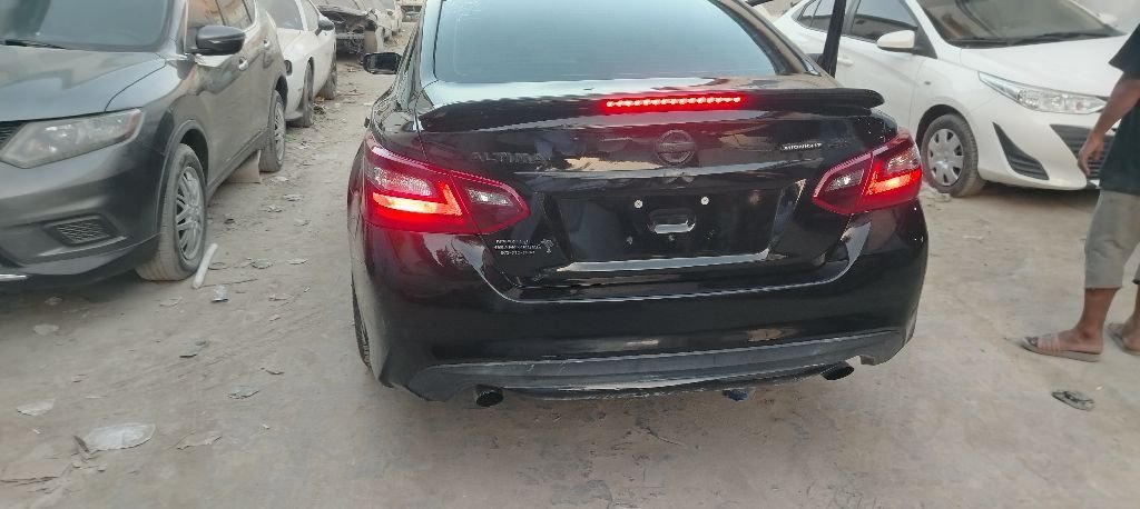 نيسان التيما 2018 سبورت أسود ملكي
